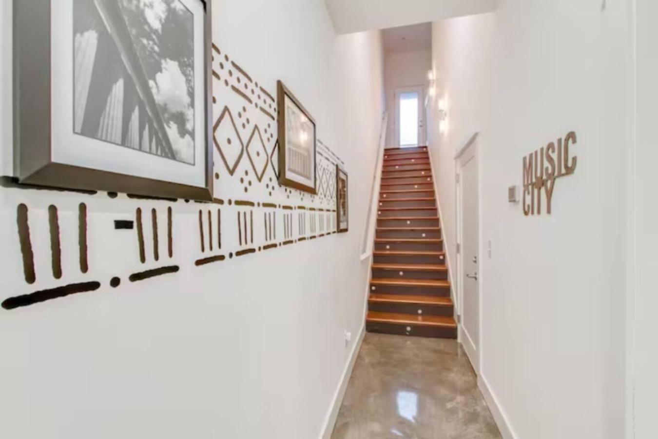 Holiday home Two Townhomes Rooftop Patios Hillsboro Village