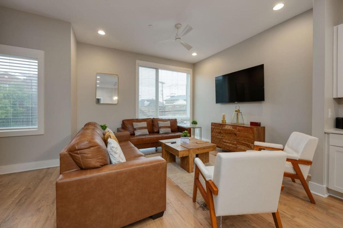 Two Townhomes Rooftop Lounges With Skyline Views Nashville