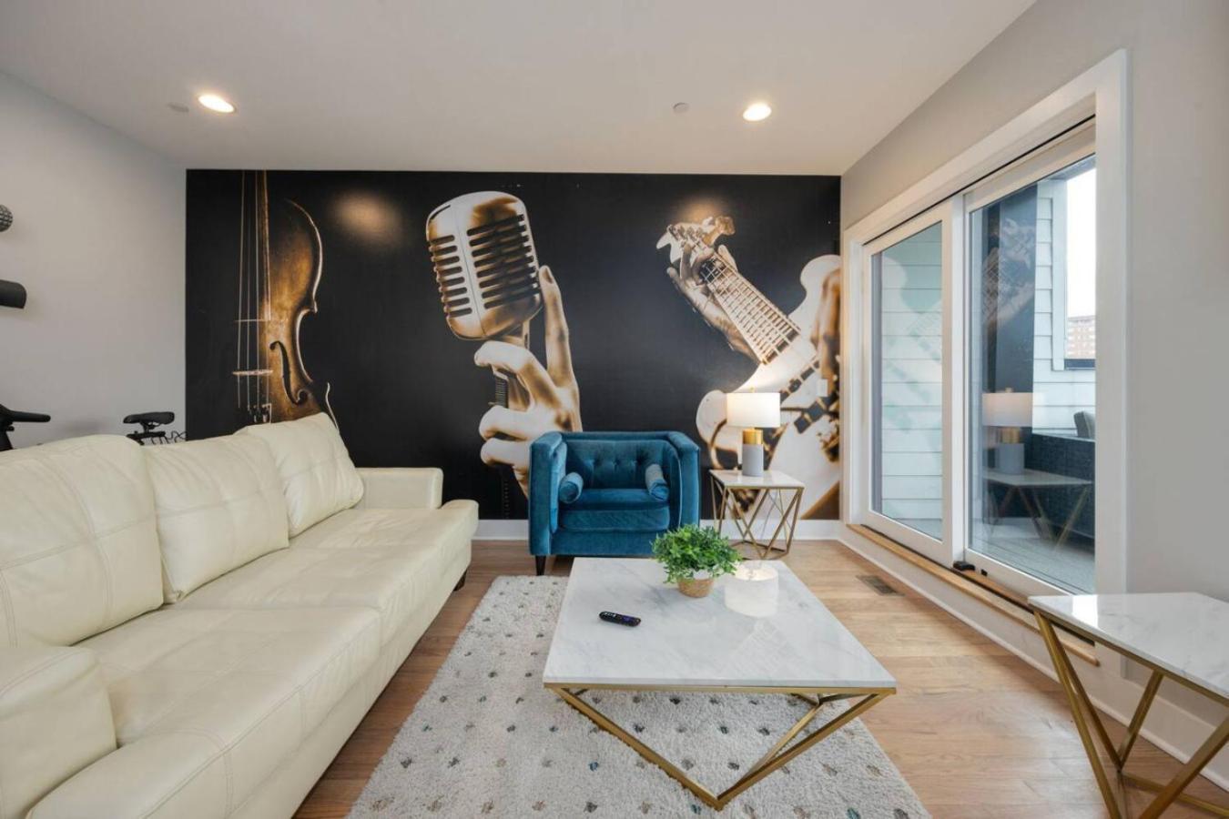 Two Townhomes Rooftop Lounges With Skyline Views Nashville