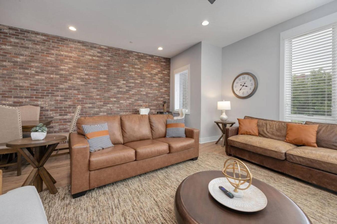 Two Townhomes Rooftop Lounges With Skyline Views * Nashville