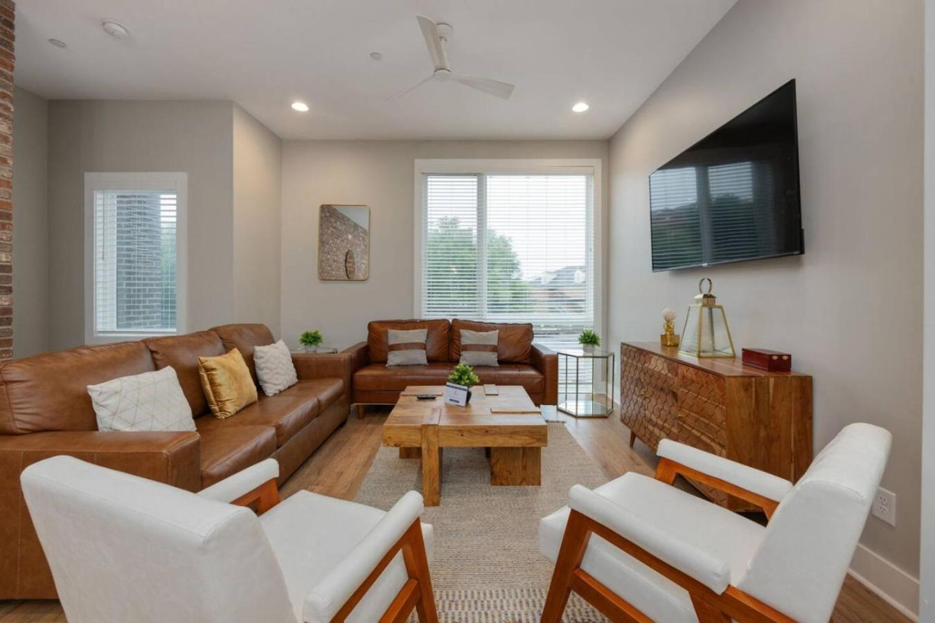 Two Townhomes Rooftop Lounges With Skyline Views * Nashville