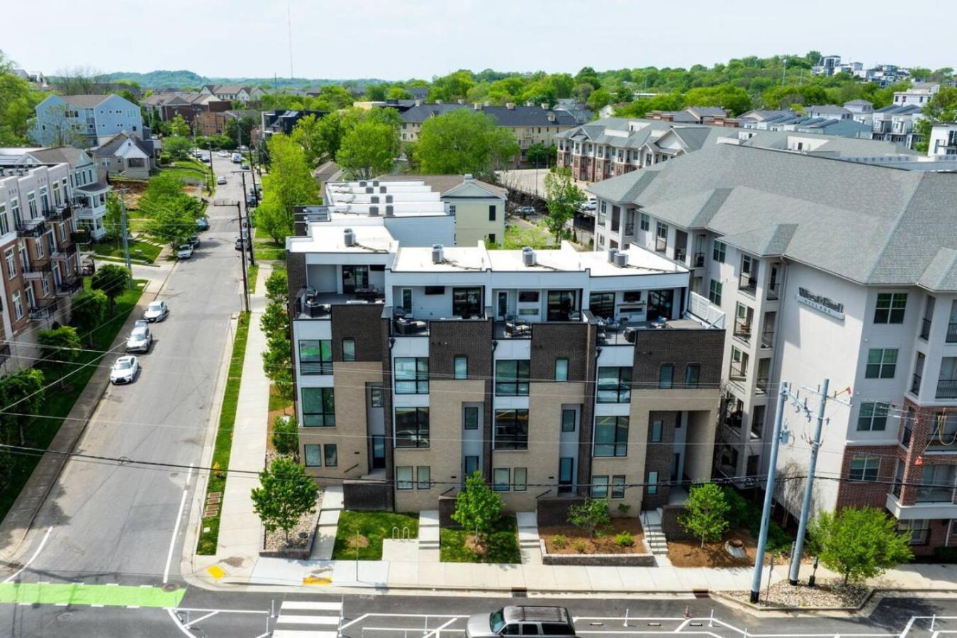 Two Townhomes Rooftop Lounges With Skyline Views Holiday home Nashville