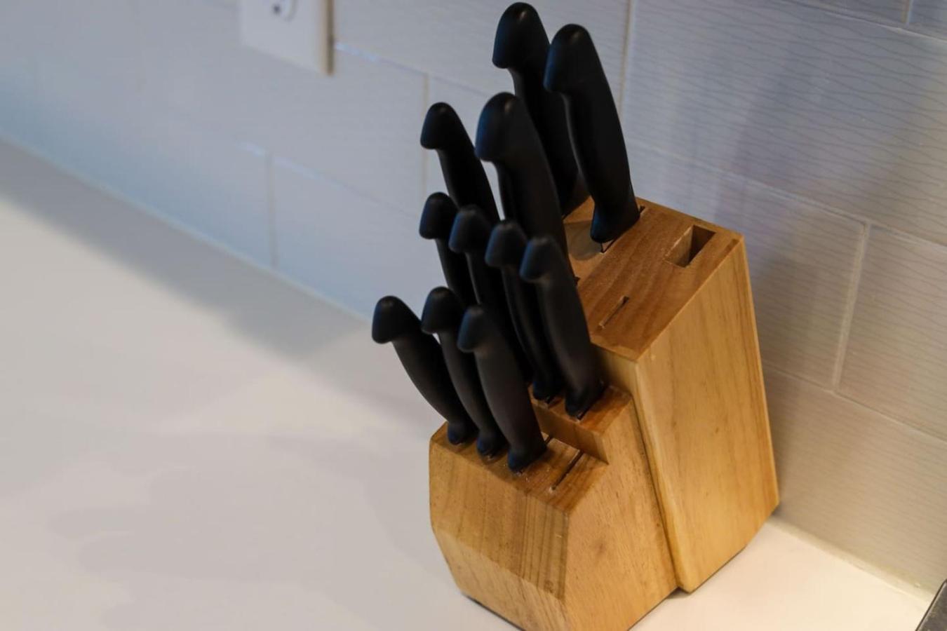 Two Townhomes Rooftop Lounges With Skyline Views *