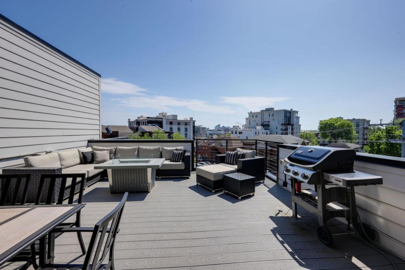 Holiday home Two Townhomes Rooftop Lounges With Skyline Views Nashville