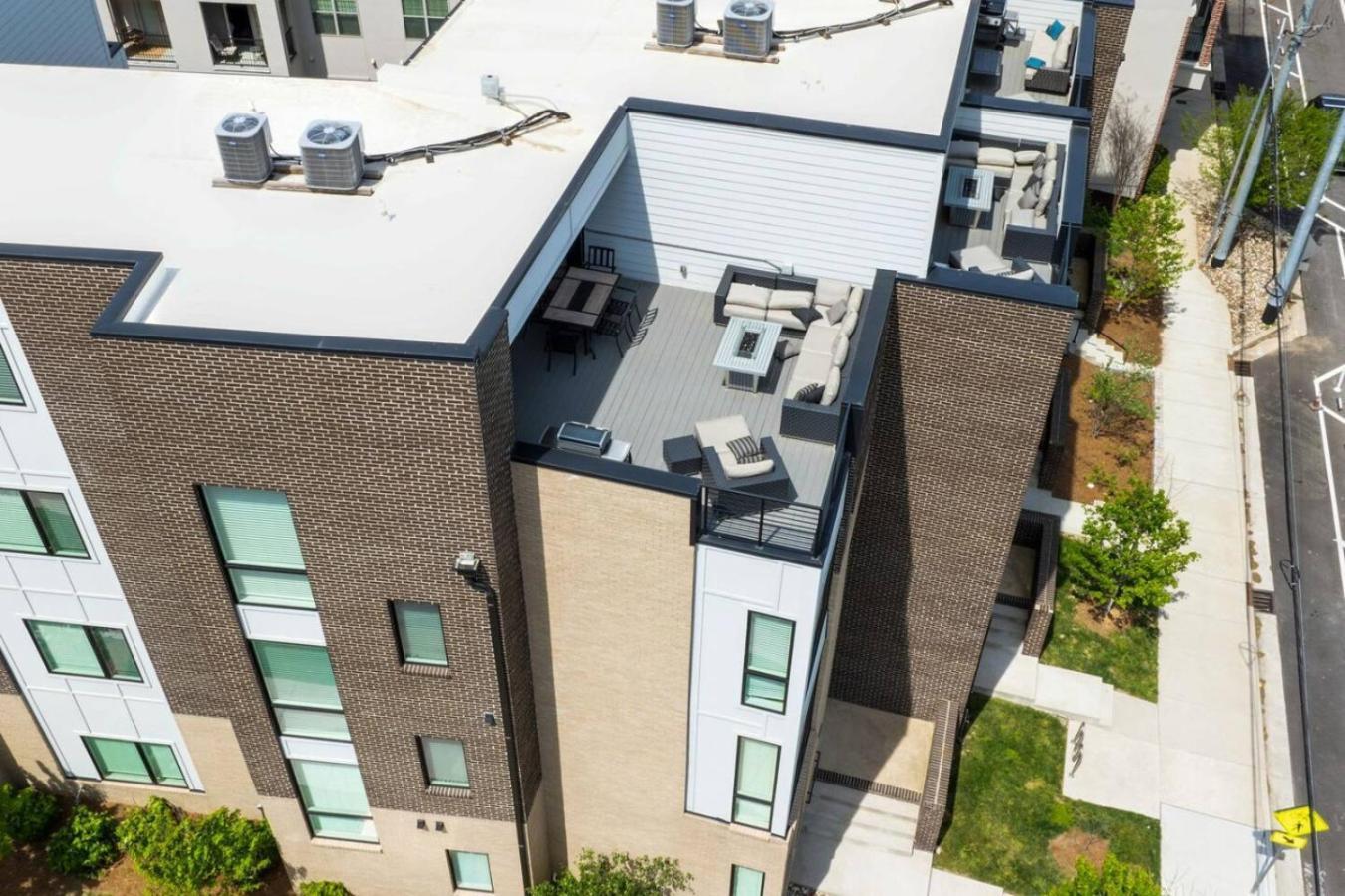 Two Townhomes Rooftop Lounges With Skyline Views * Nashville