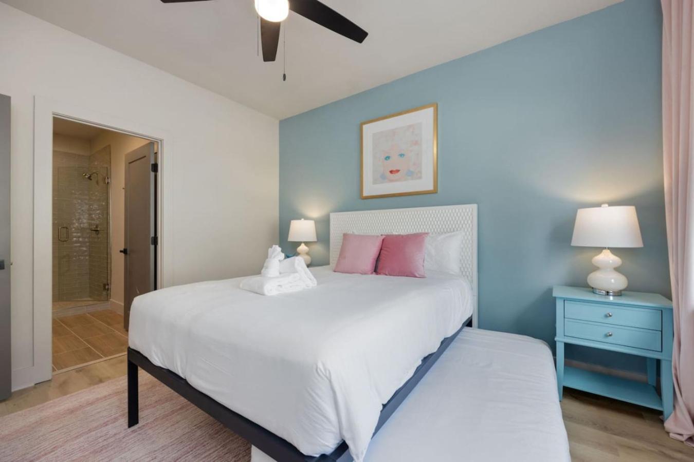 Hey Dolly Denim Dual Townhomes Holiday home