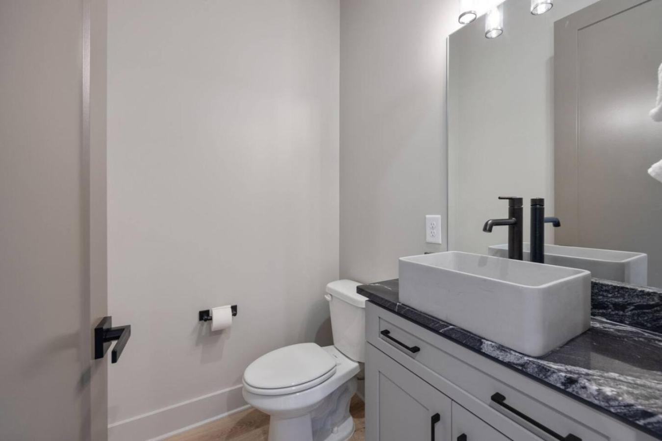 Holiday home Hey Dolly Denim Dual Townhomes Nashville