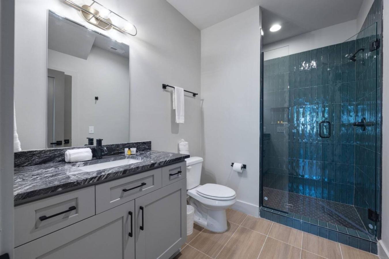 Hey Dolly Denim Dual Townhomes Holiday home *