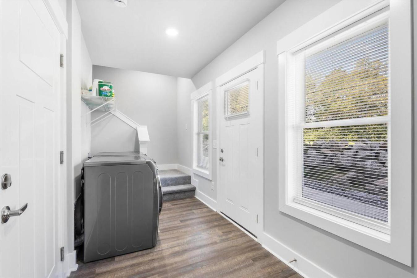 Massive 3 Bedroom With Garage Parking *