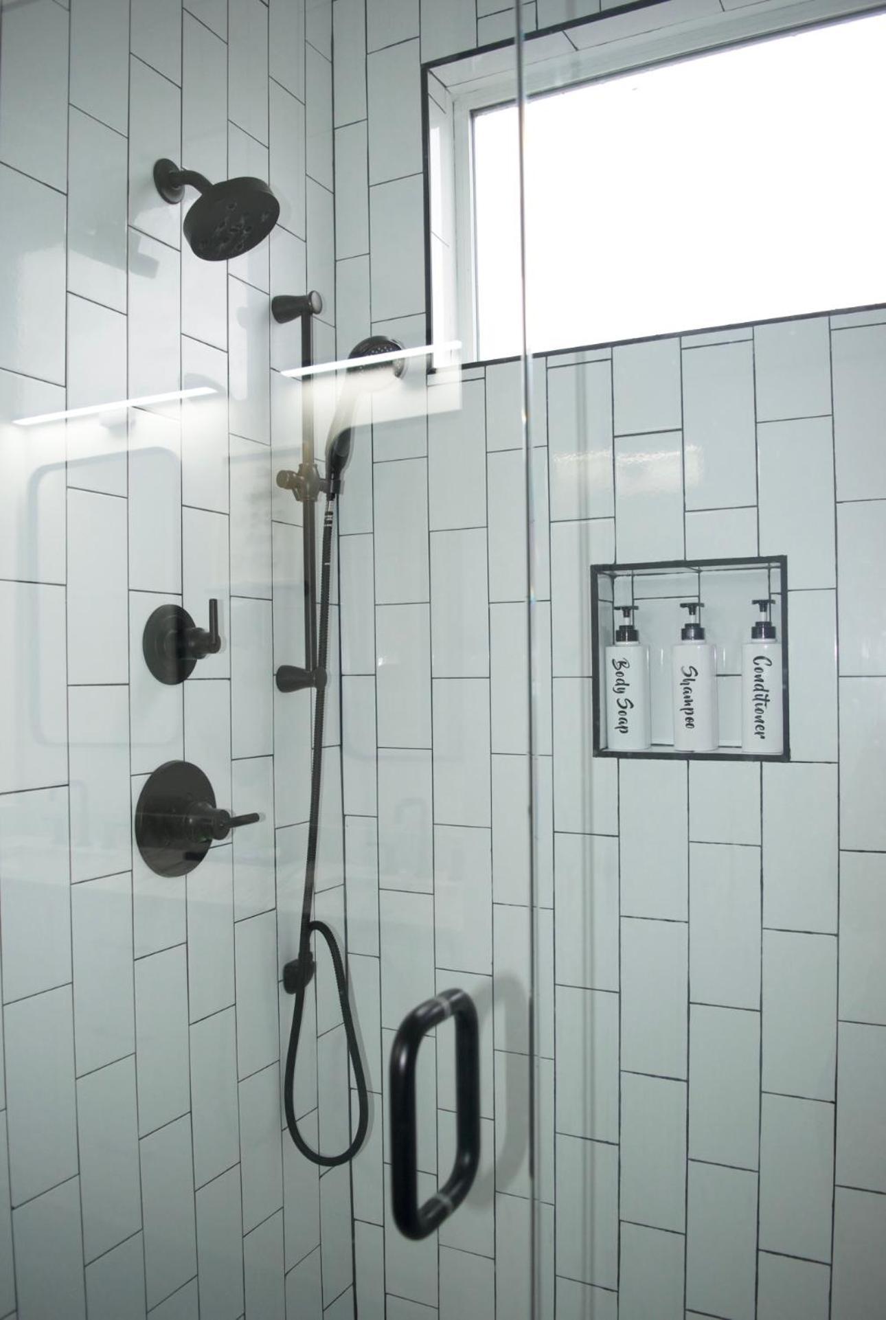 Luxe Retreat! 7mins Near Downtown Nashvegas!