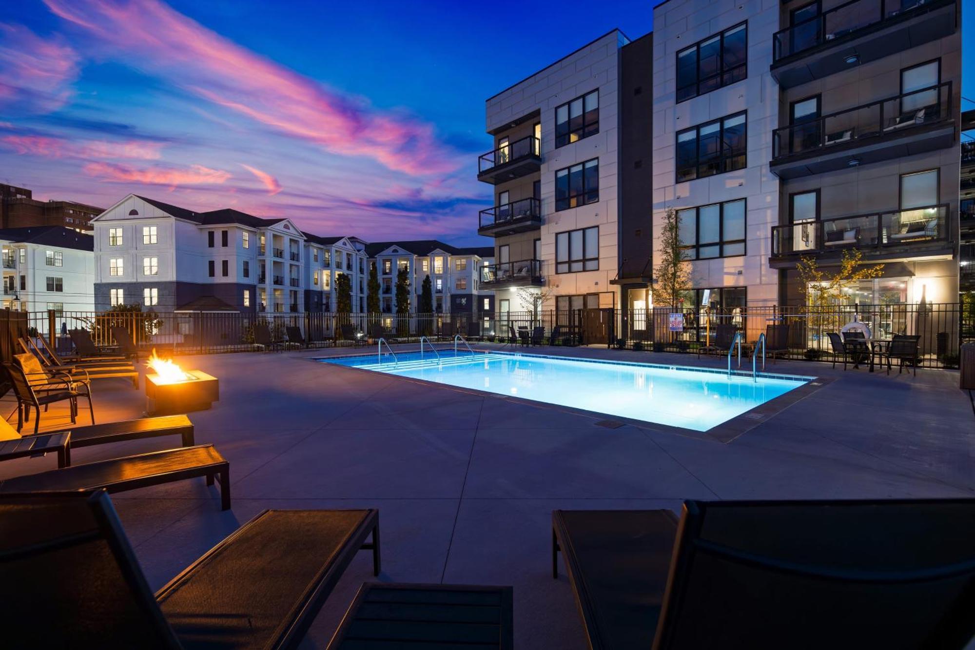 New Modern 2bdr In Walkable Midtown W Gym Pool Honkey-tonk By Avantstay Nashville