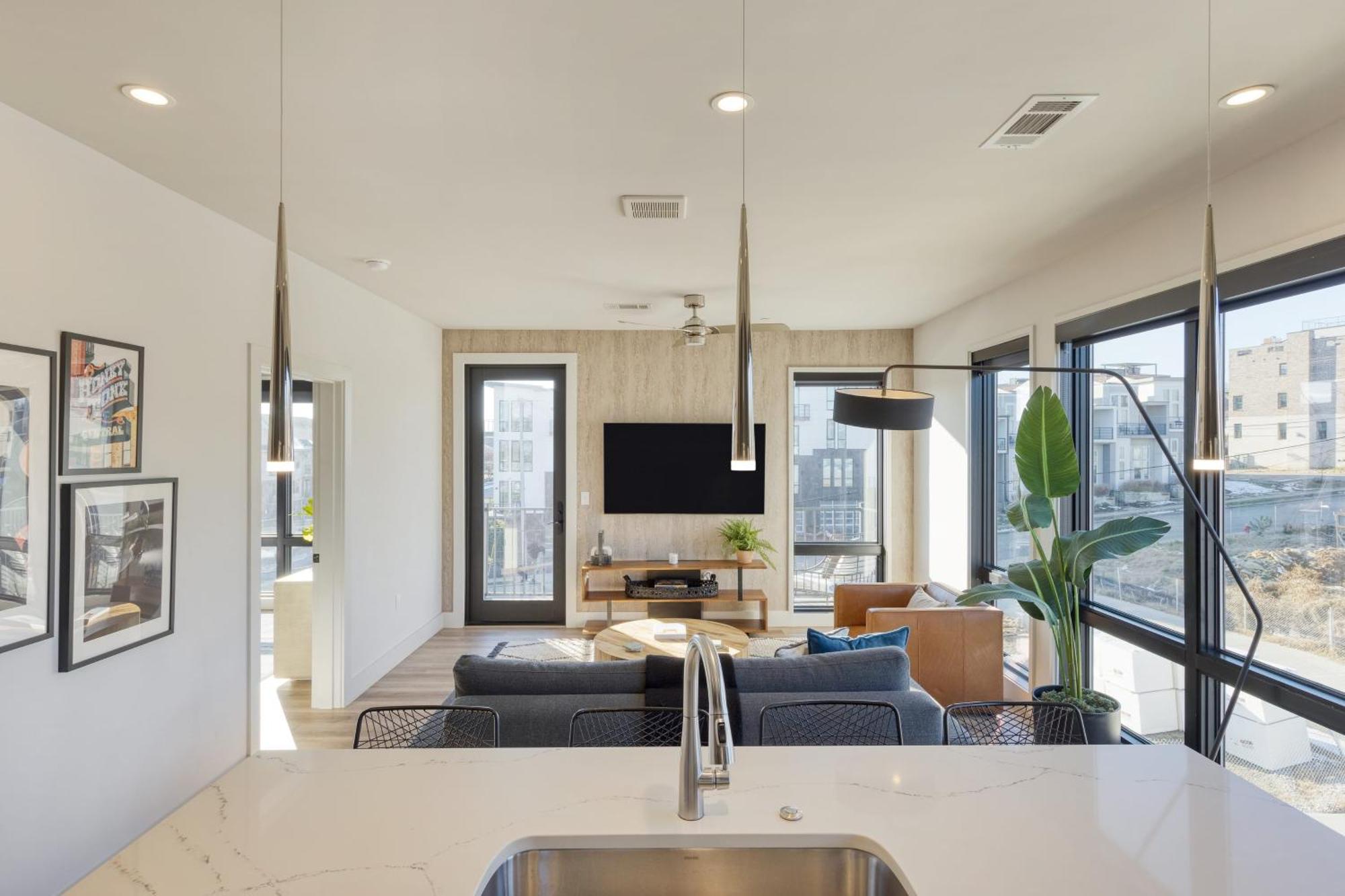 New Modern 2bdr In Walkable Midtown W Gym Pool Honkey-tonk By Avantstay Holiday home Nashville