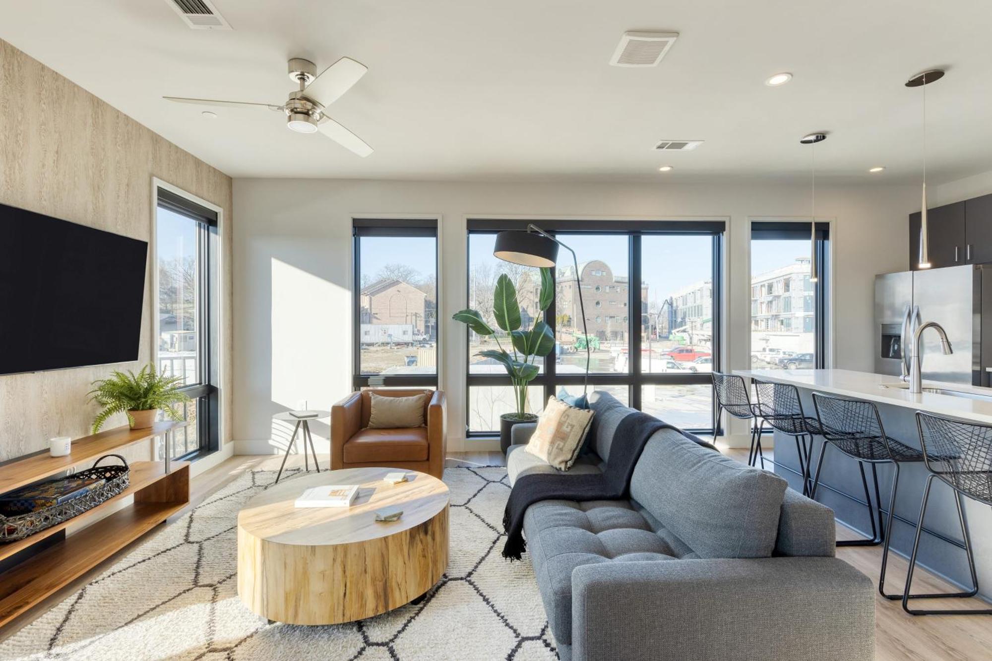 Holiday home New Modern 2bdr In Walkable Midtown W Gym Pool Honkey-tonk By Avantstay