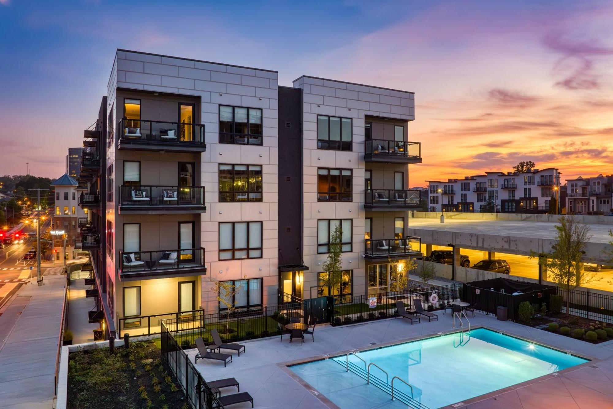 New Modern 2bdr In Walkable Midtown W Gym Pool Honkey-tonk By Avantstay