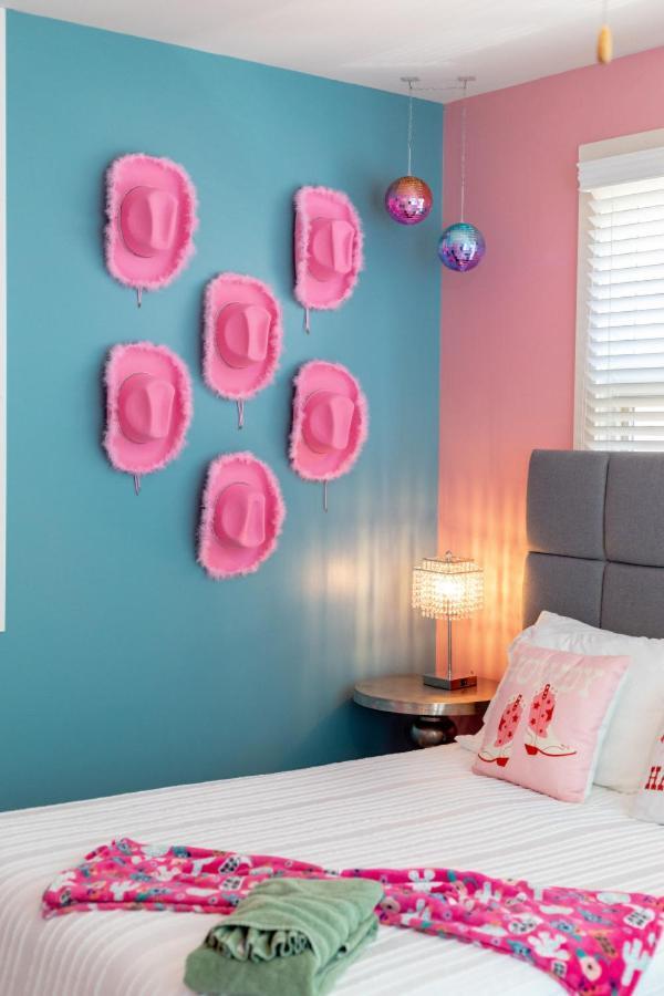 Apartment Pink Party Nashville-near Music Row Free Parking Nashville