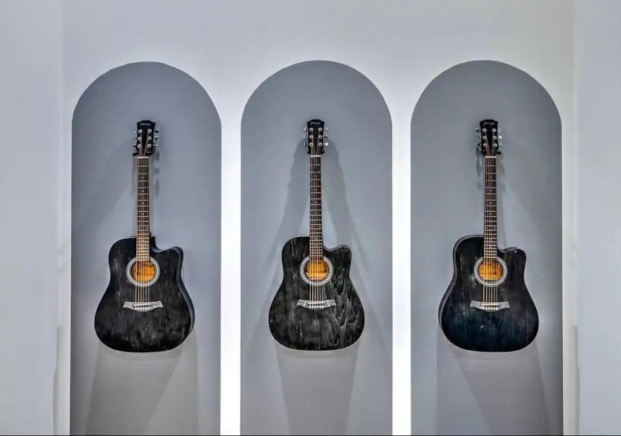 New 4bdrm House With Views, Pool Table, 5min To Downtown! Sleeps 22!