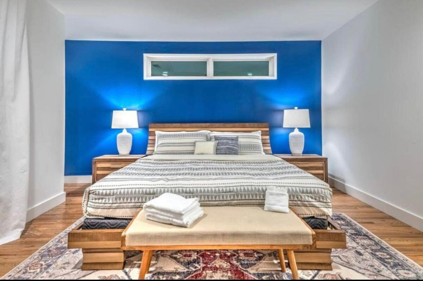 New 4bdrm House With Views, Pool Table, 5min To Downtown! Sleeps 22! *