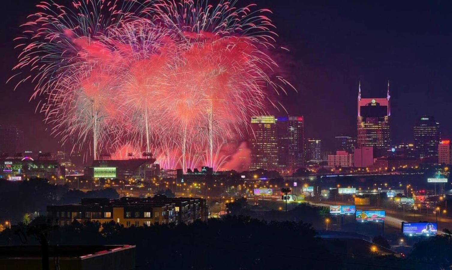 New 4bdrm House With Views, Pool Table, 5min To Downtown! Sleeps 22!