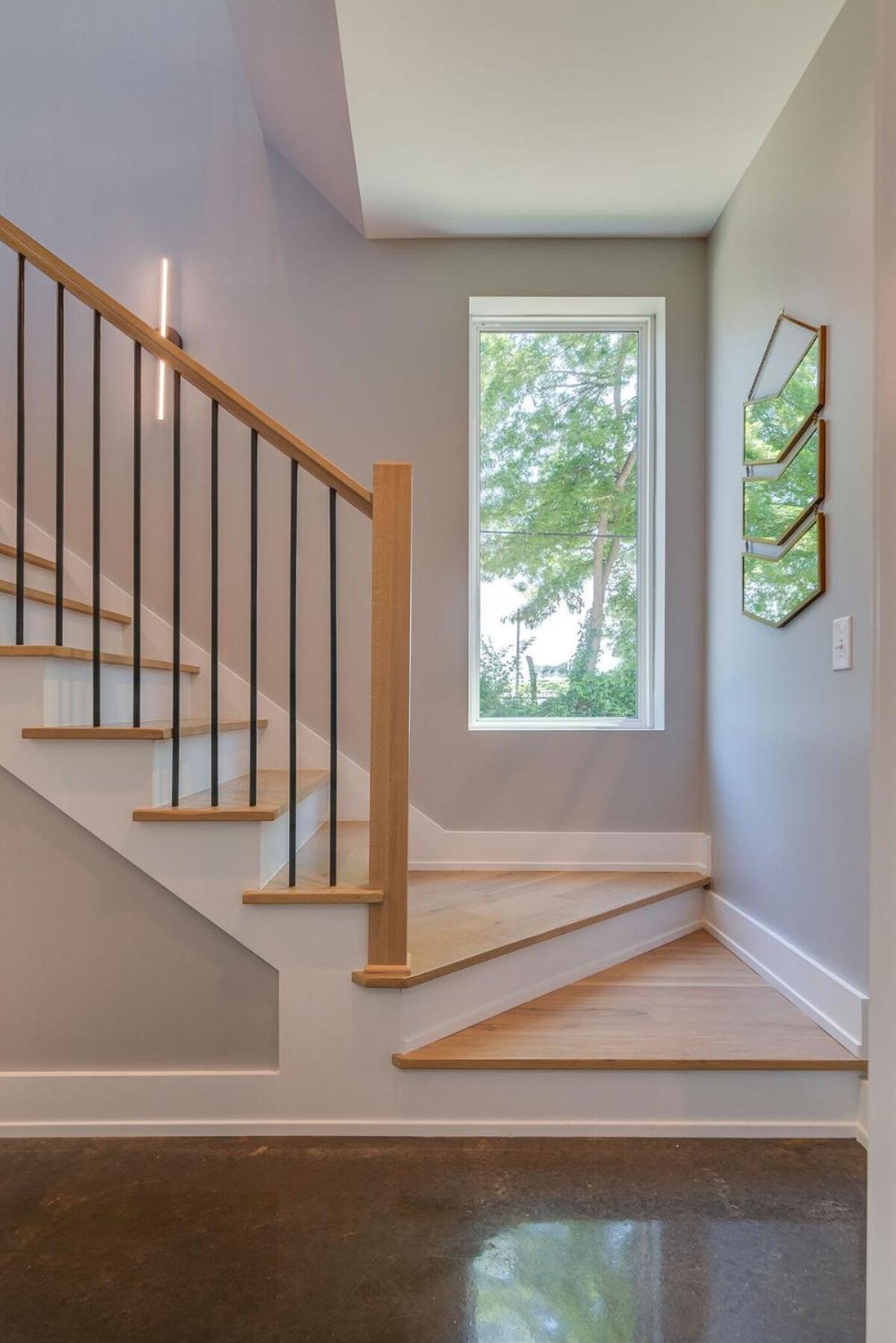 Stylish 4bed Retreat With Rooftop, Garage, Peloton, Sleeps 12, Fire Table, Gourmet Kitchen, Cozy Living Space, Dedicated Parking, Near Distilleries, Marathon Village & Nightlife, Chic Skyline Views, 24 Hour Hospitality *