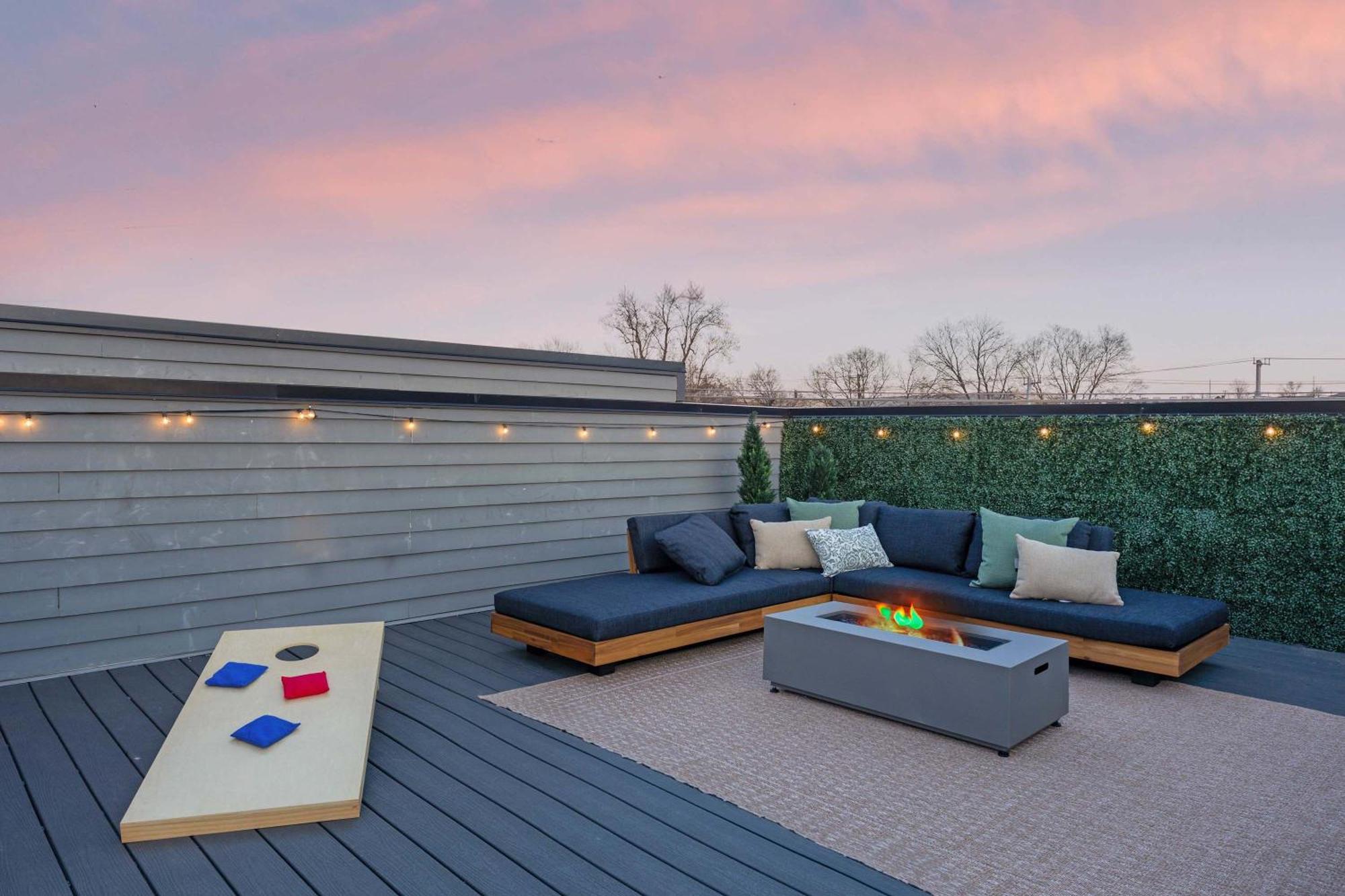 The Outlaw - 2 Mile To Broadway & Rooftop Patio Holiday home *