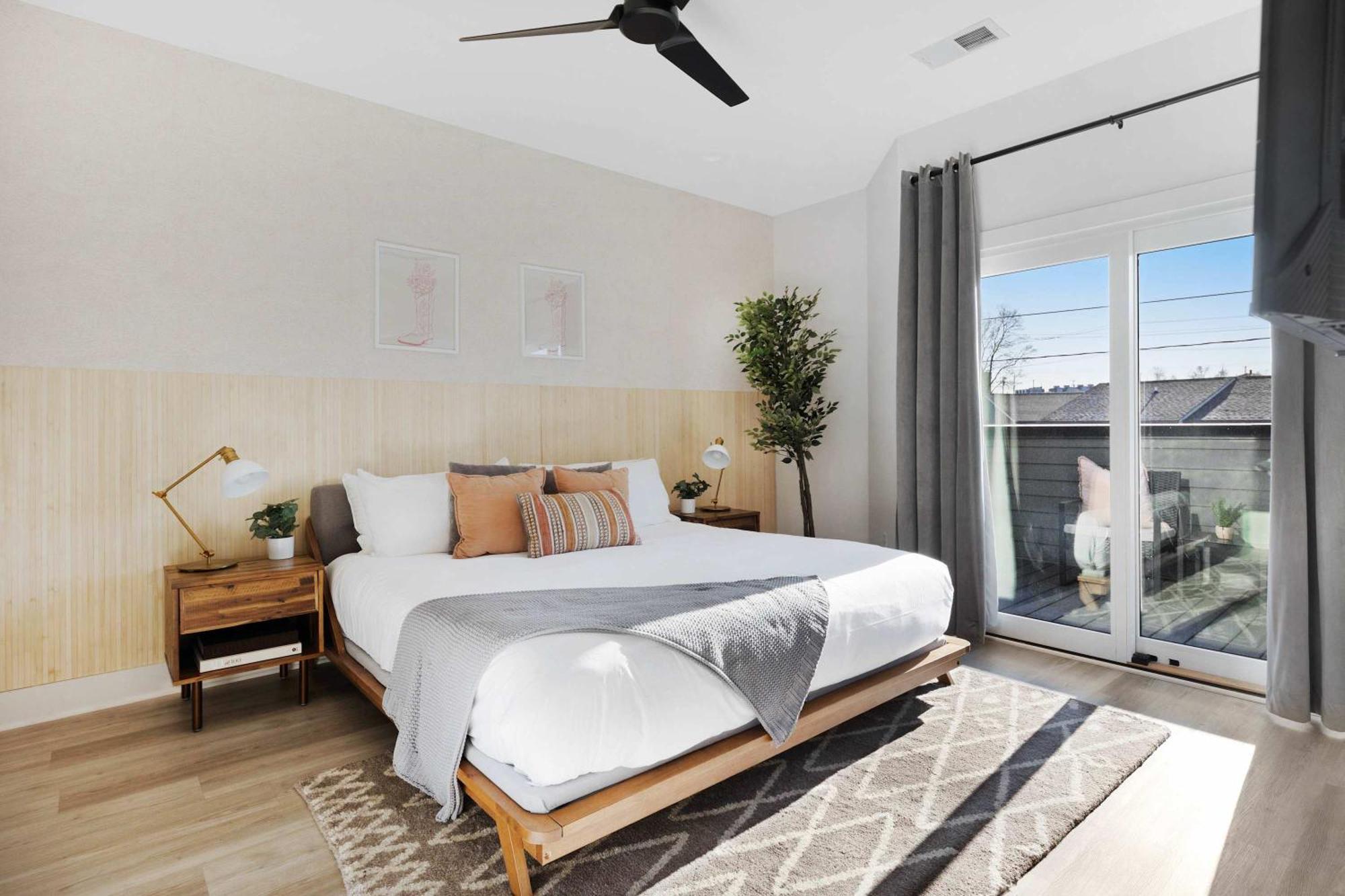 The Outlaw - 2 Mile To Broadway & Rooftop Patio Holiday home *