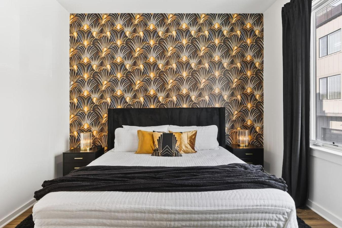 24k Escape - Rooftop Oasis, 3 Miles To Broadway! Holiday home *