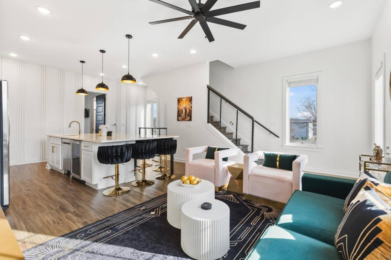 24k Escape - Rooftop Oasis, 3 Miles To Broadway! *