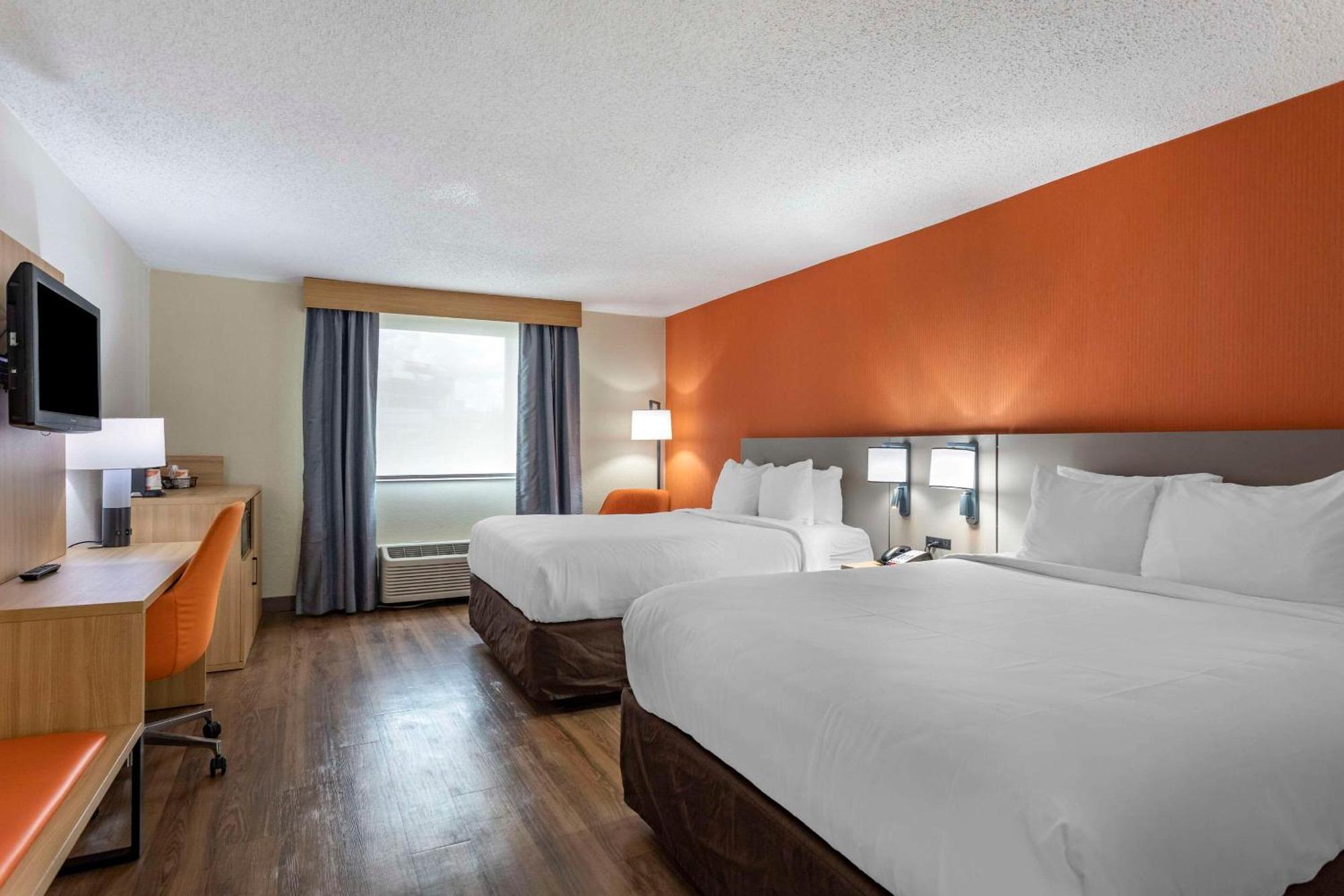 Comfort & Downtown - Stadium Hotel 2*