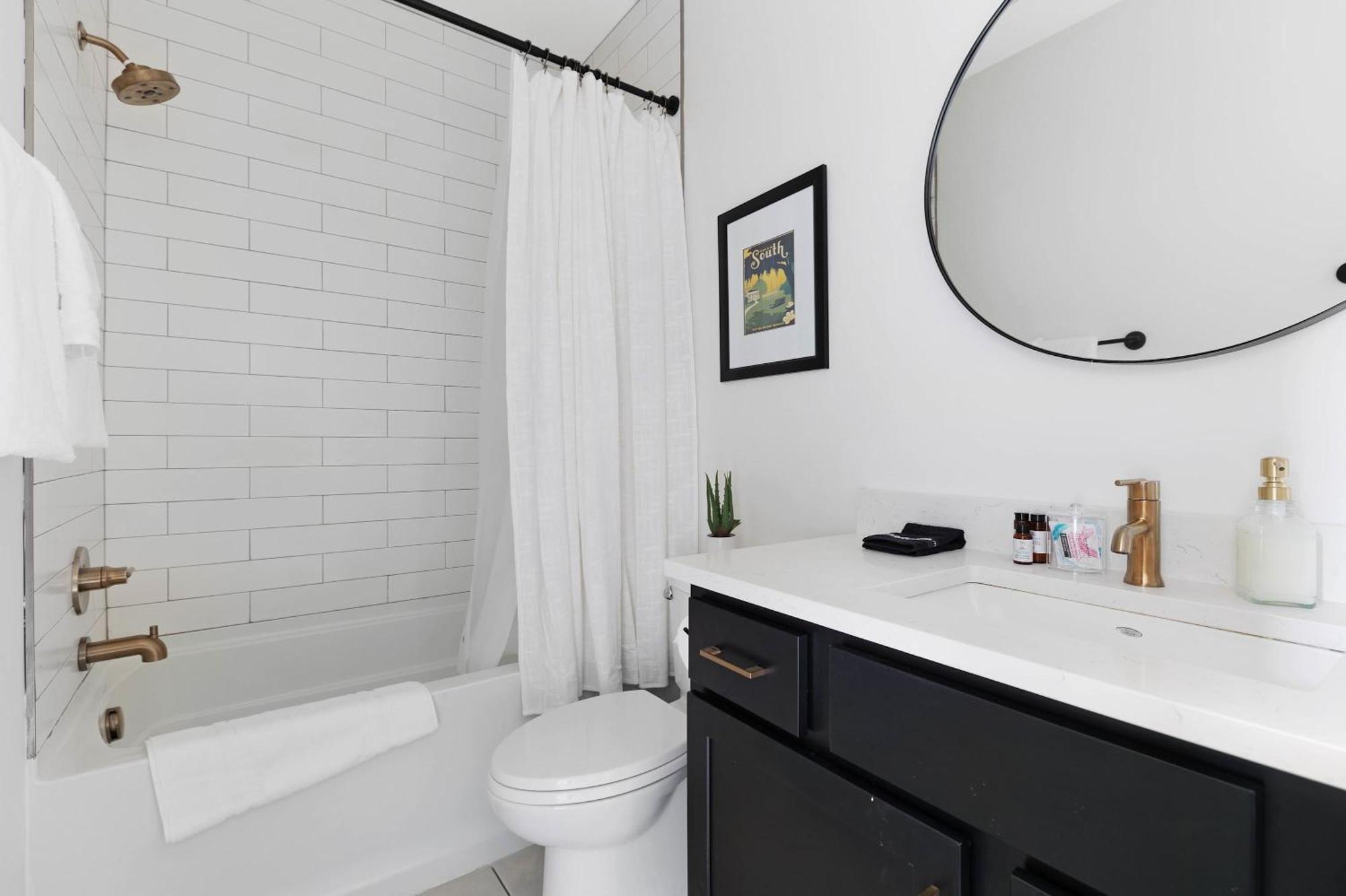 The Daylily Rooftop Patio, Steps To Dining Nashville