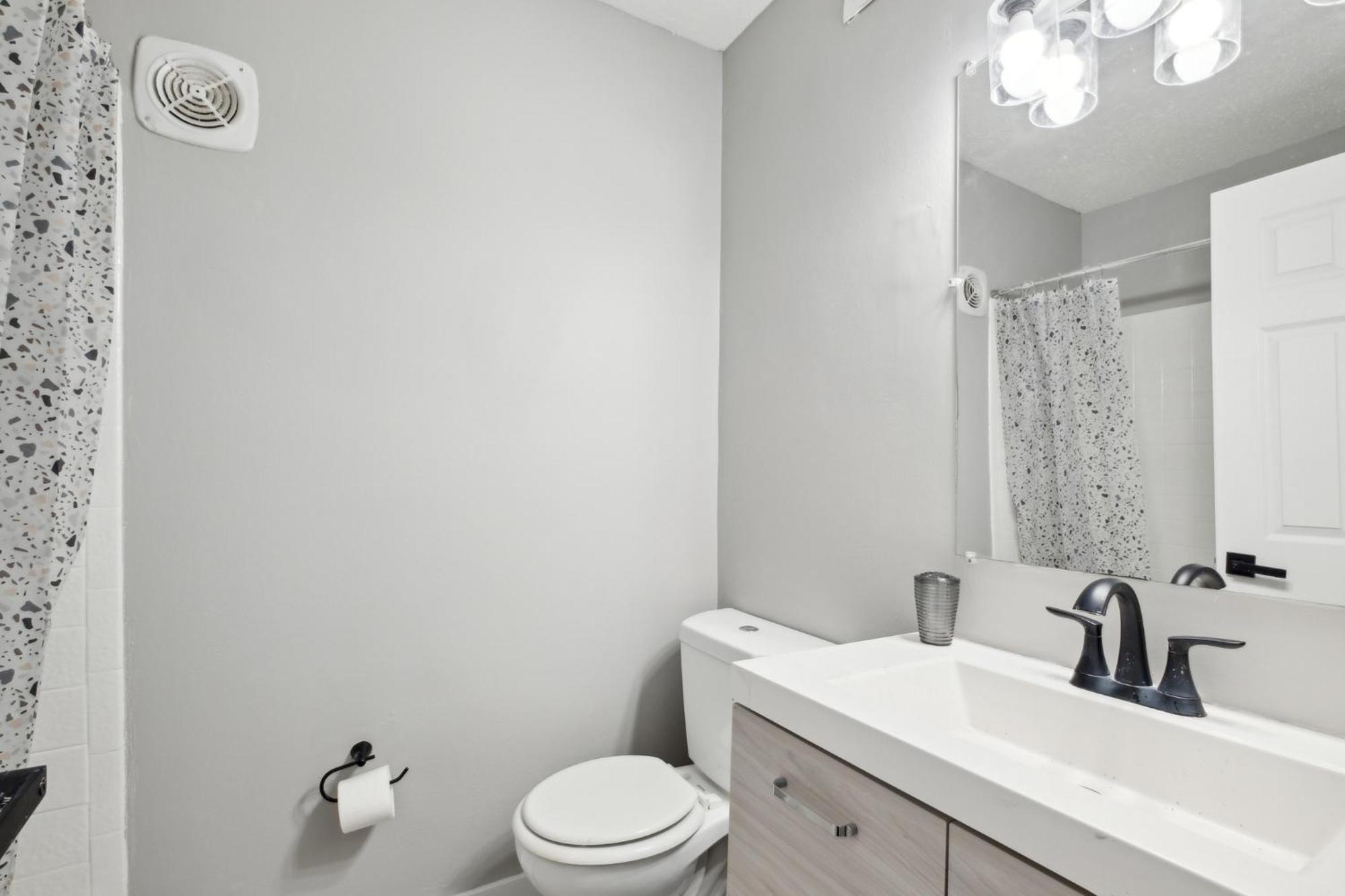 Brentwood C4 I Cozy & Comfy I 2bd I Free Parking Apartment *