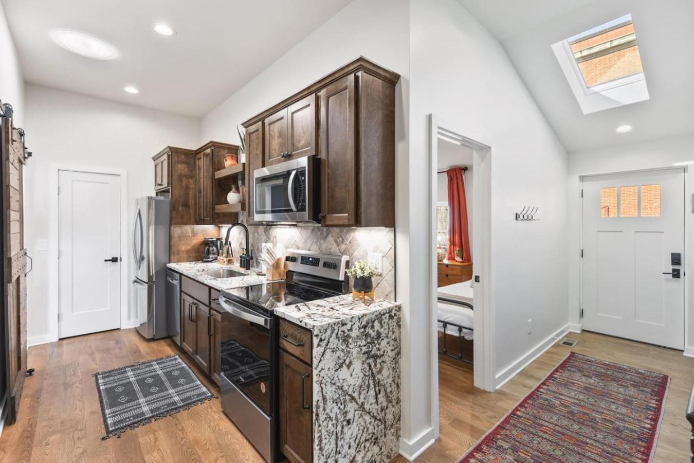 Holiday home Chic And Cozy - Walk To Bars, Coffee, And Restaurants *