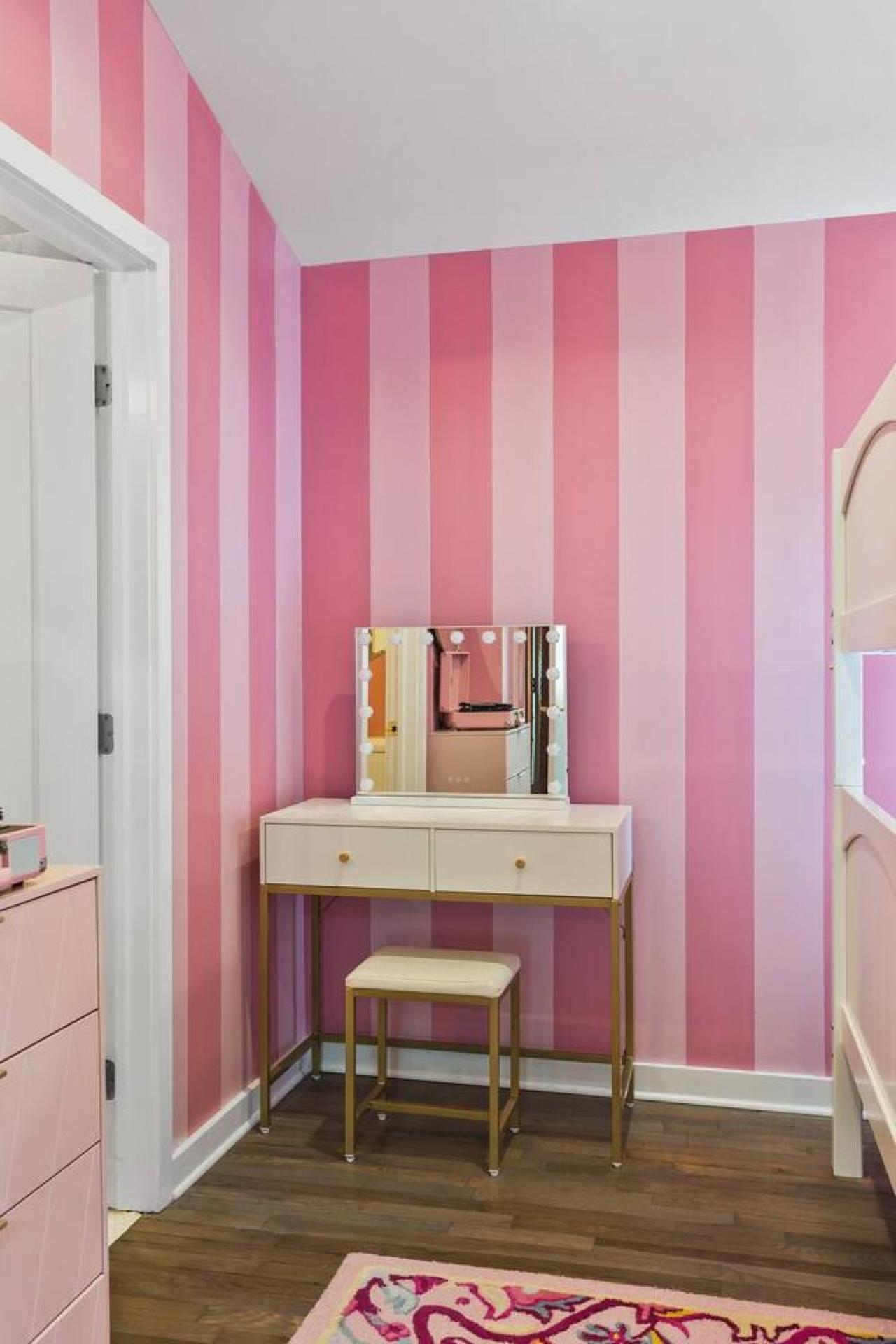 Barbie Dream - Near Restaurants, Coffee And Bar Holiday home
