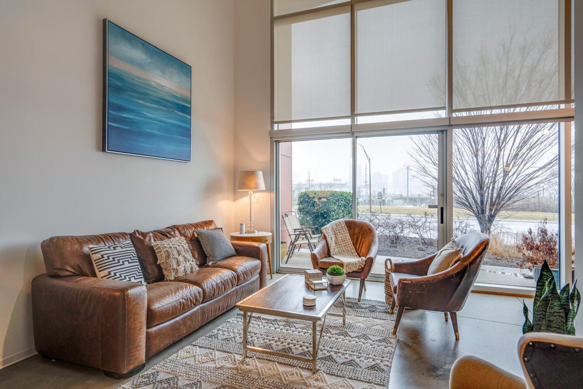 5m102 Two-story 2br 2ba Work Live