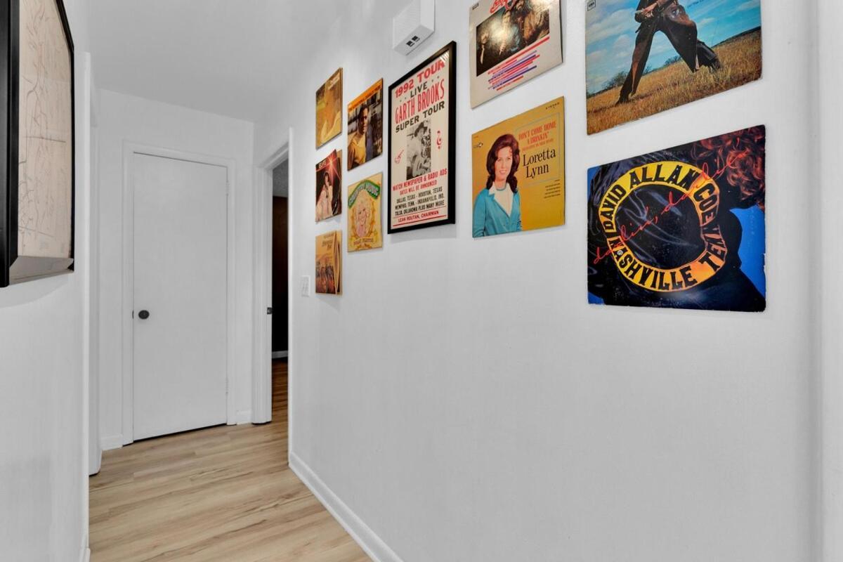 8 Beds! Spacious Abode Ideal For Larger Groups! Holiday home Nashville