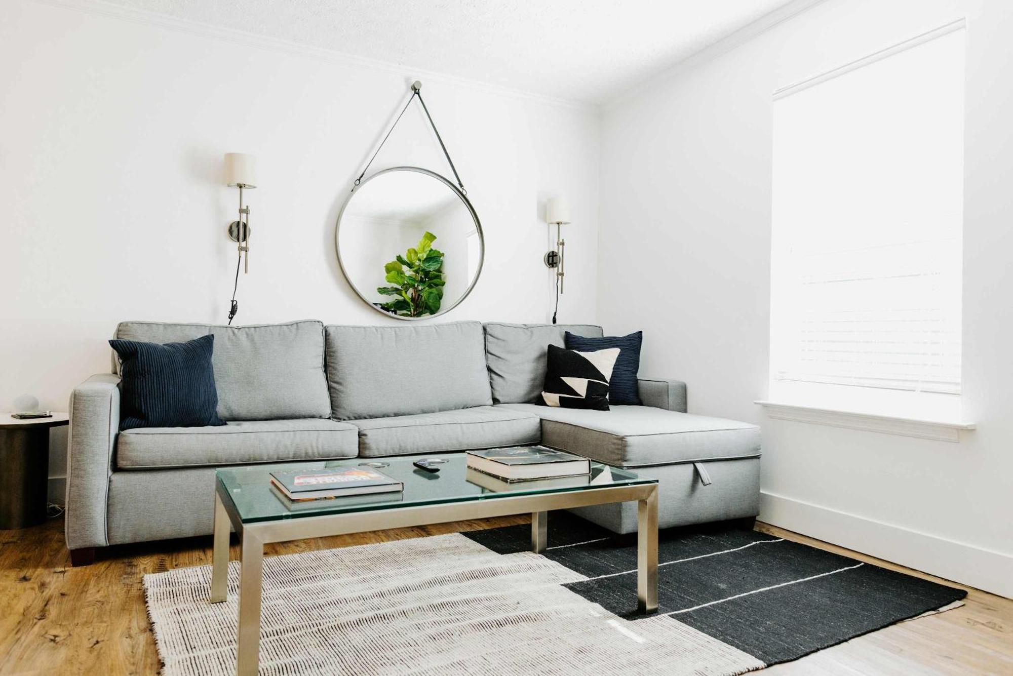 Entire Floor Of Of The Vinyl Sleeps 16 On Music Row