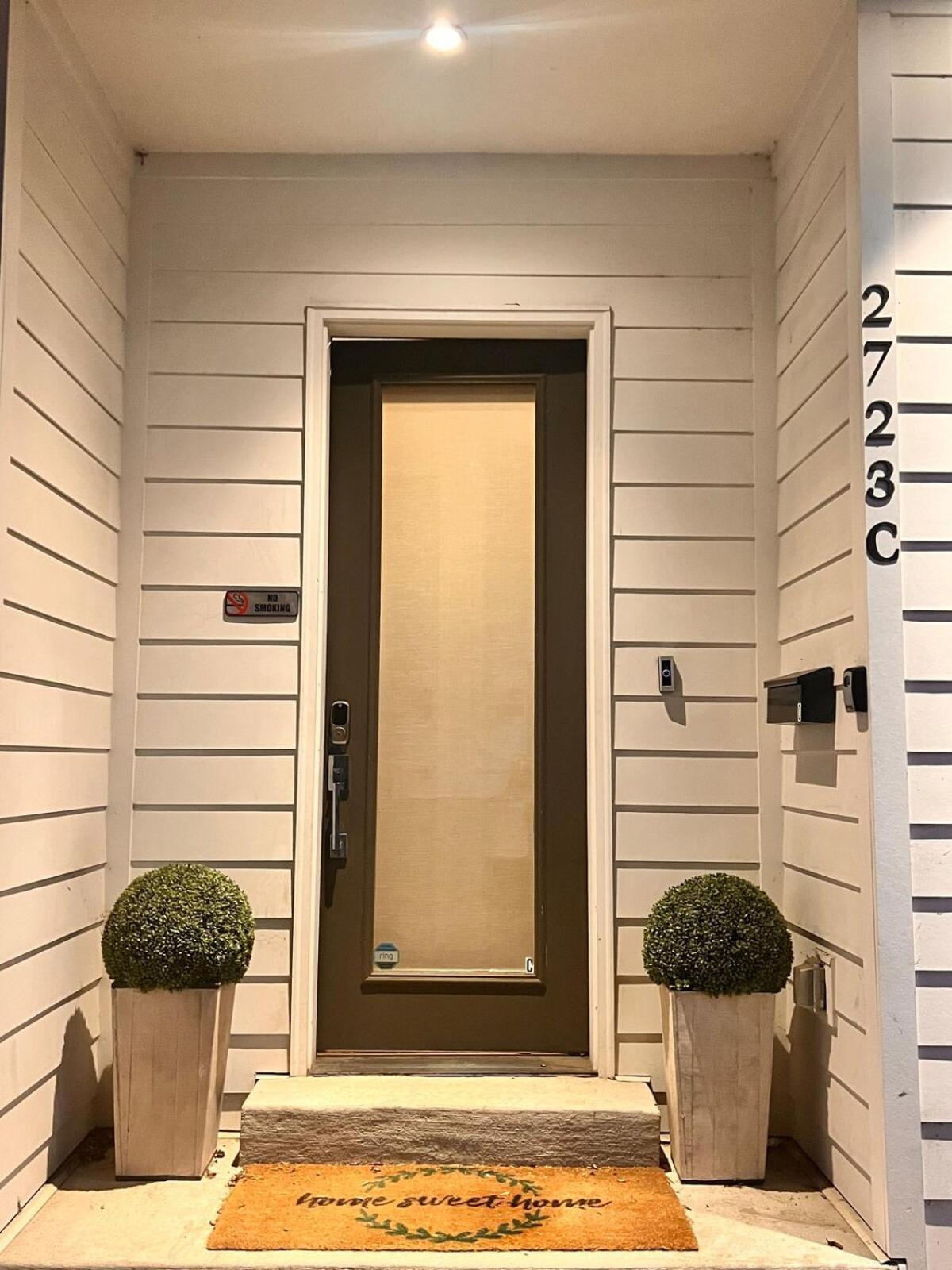 Luxury With Huge Rooftop And 7 Beds *