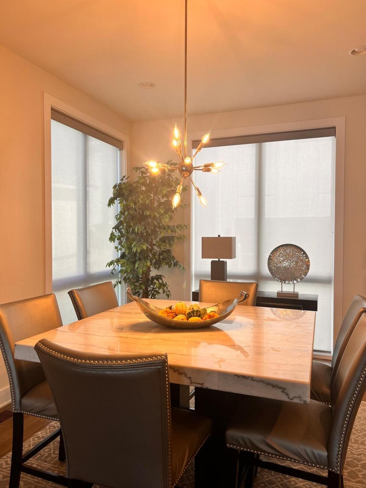 Luxury With Huge Rooftop And 7 Beds *