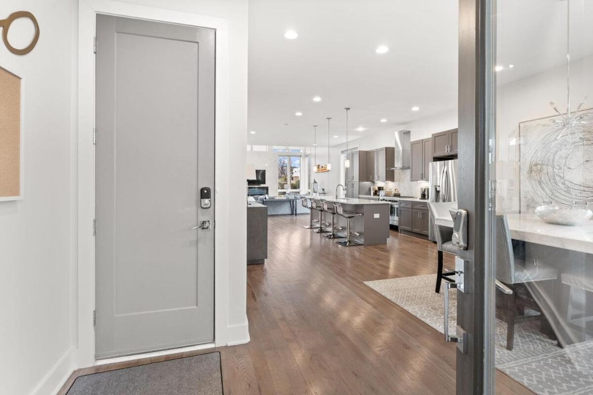 Luxury With Huge Rooftop And 7 Beds Holiday home Nashville