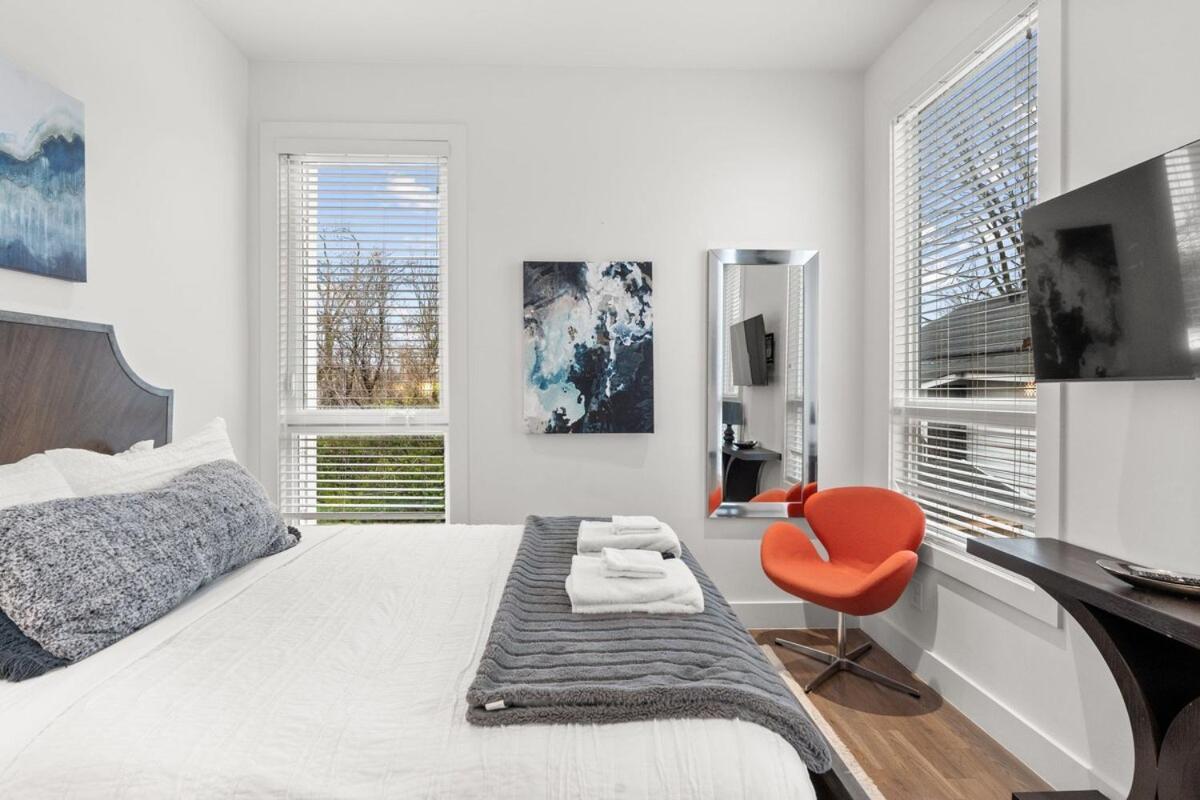 Luxury With Huge Rooftop And 7 Beds Holiday home *