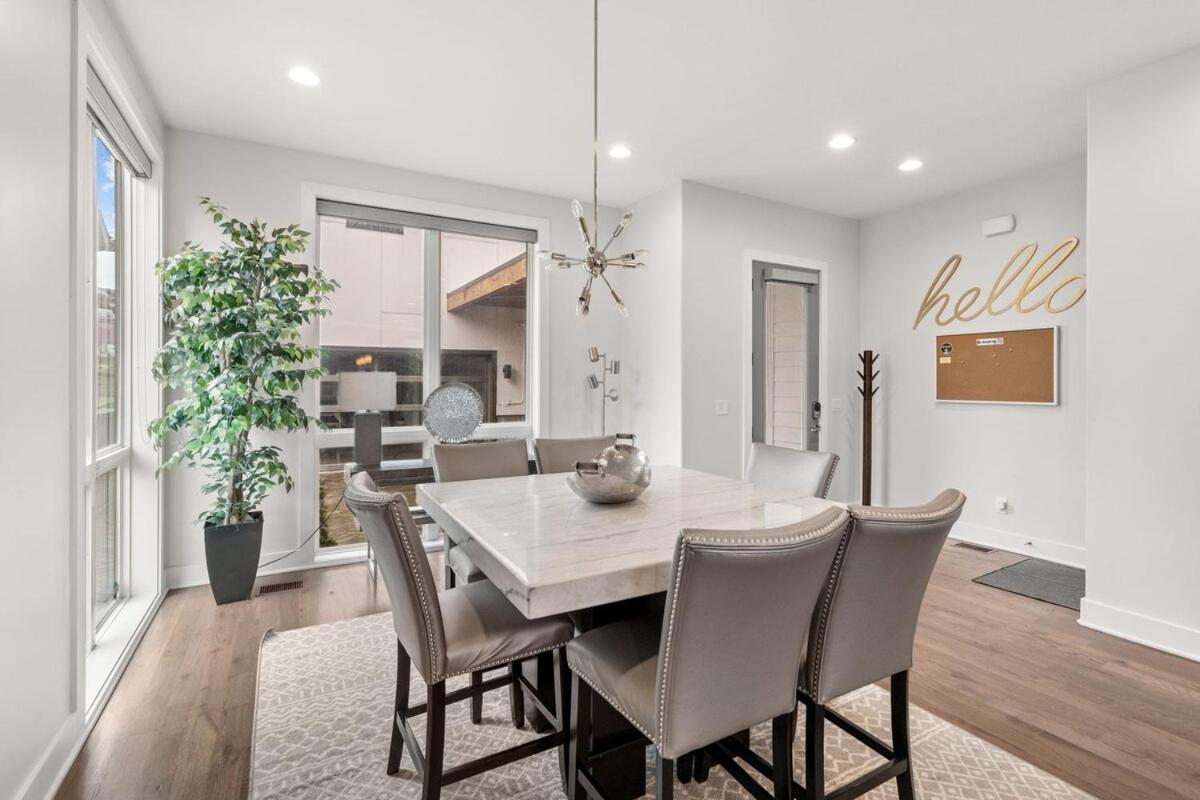 Luxury With Huge Rooftop And 7 Beds *