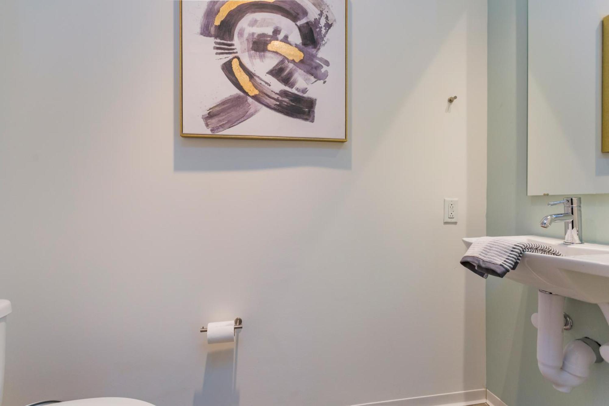 5m636- Views With Floor To Ceiling Windows