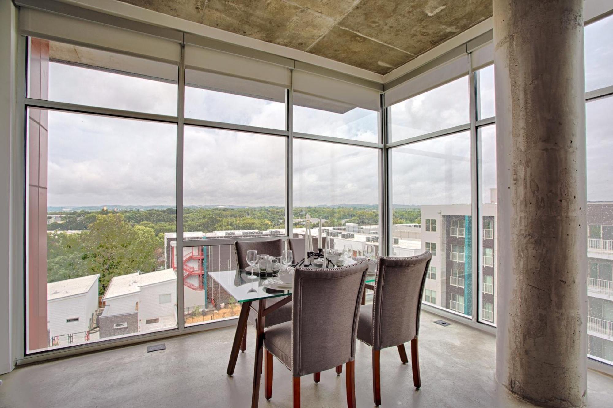 5m636- Views With Floor To Ceiling Windows Nashville