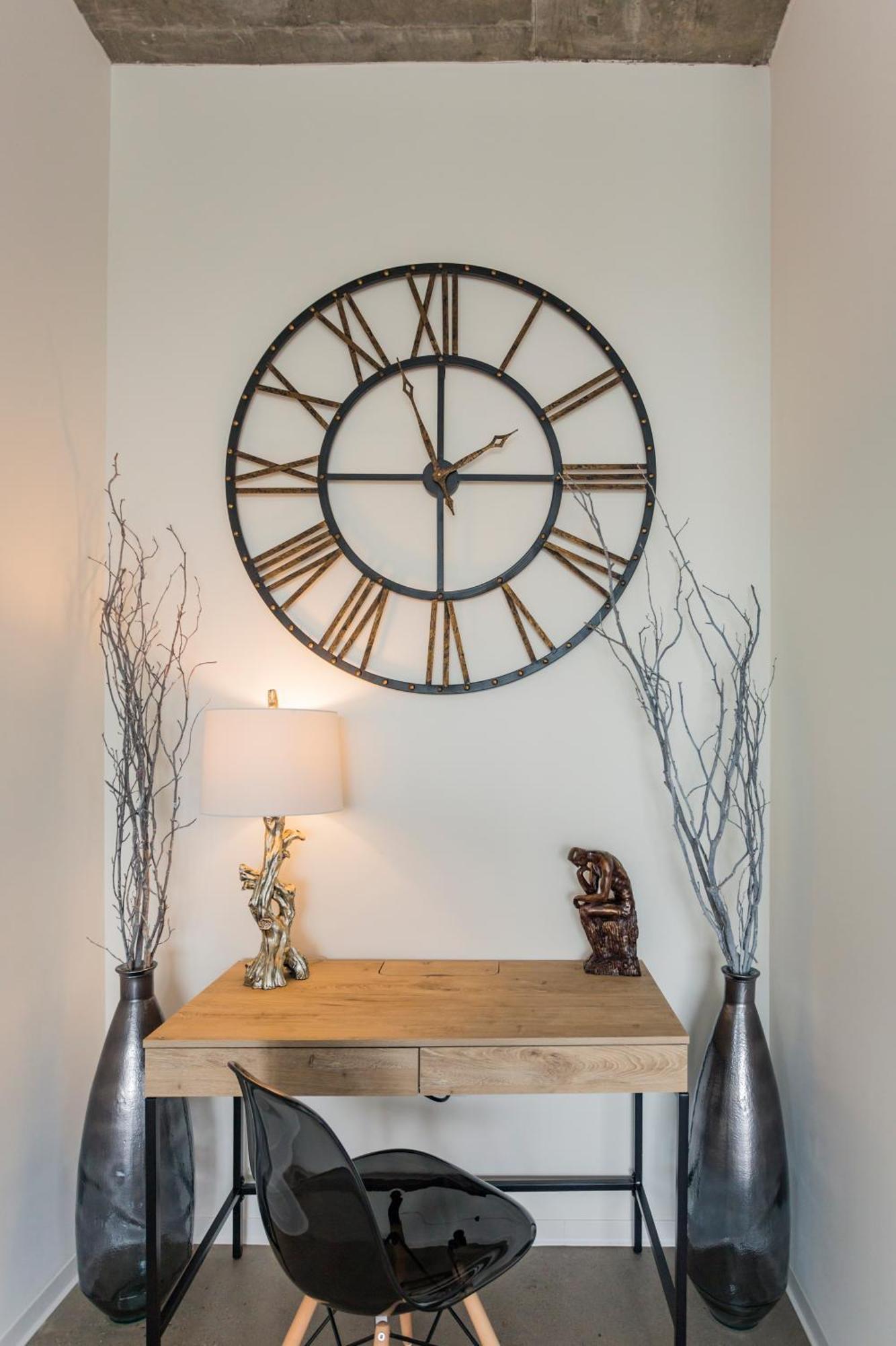 5m636- Views With Floor To Ceiling Windows