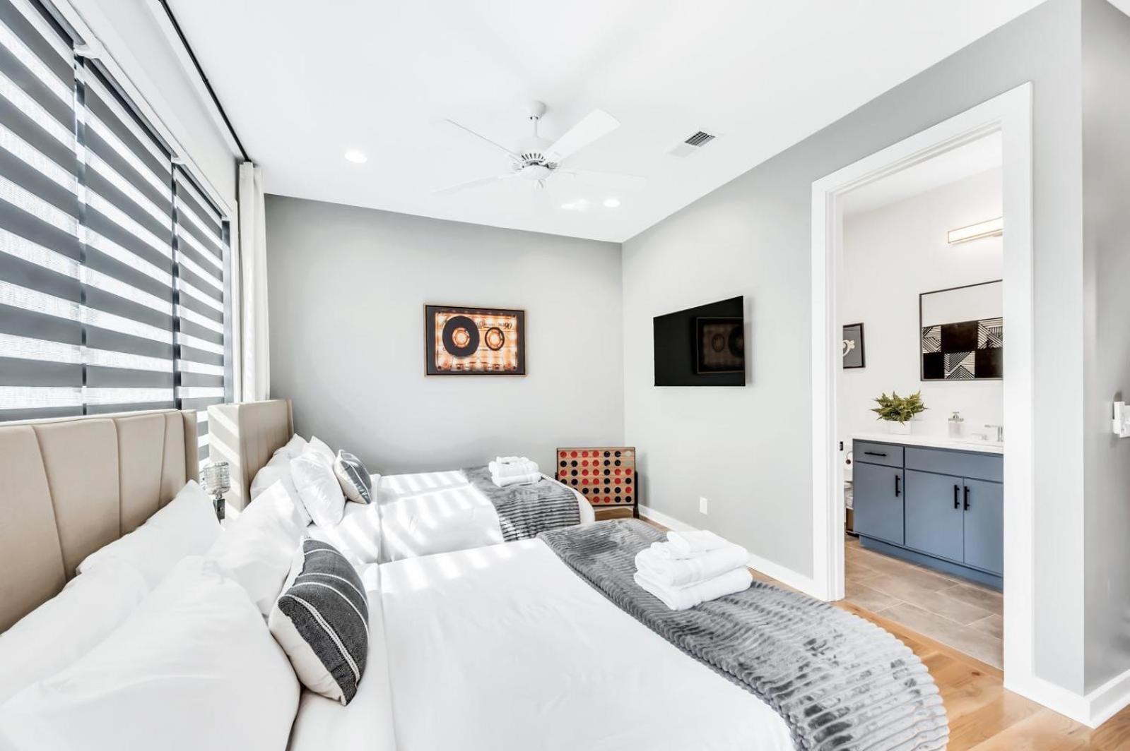 C On Music Row, 4 Min Broadway * Nashville