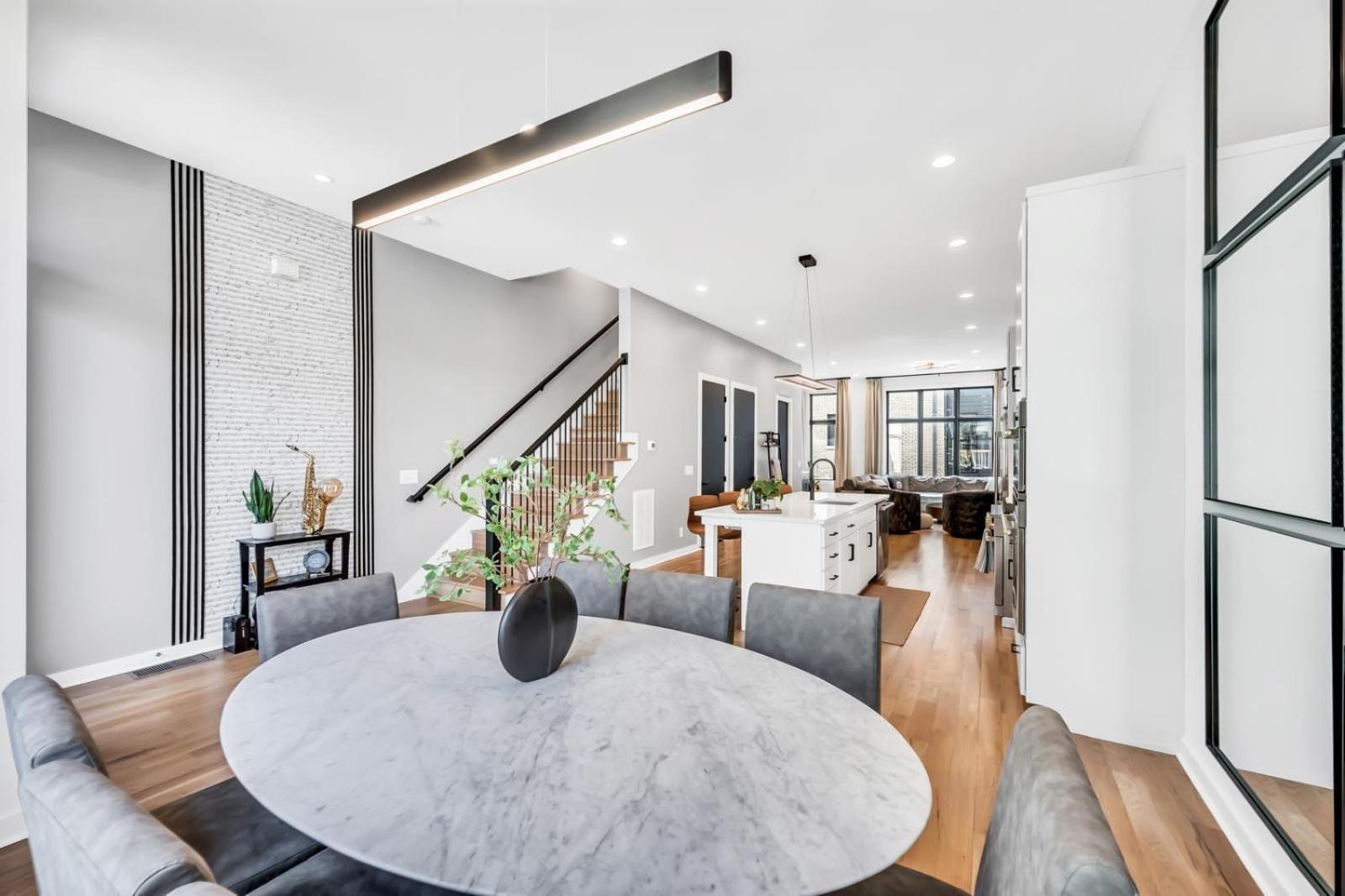 C On Music Row, 4 Min Broadway * Nashville