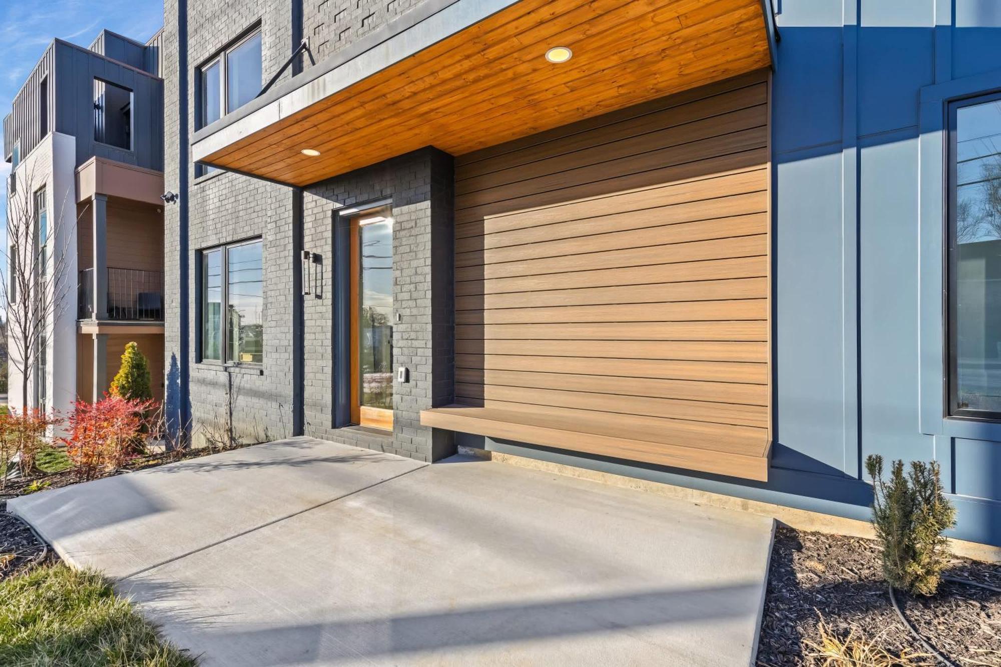 Hot Tub Poker Pool Table & Rooftop Mls View Holiday home Nashville