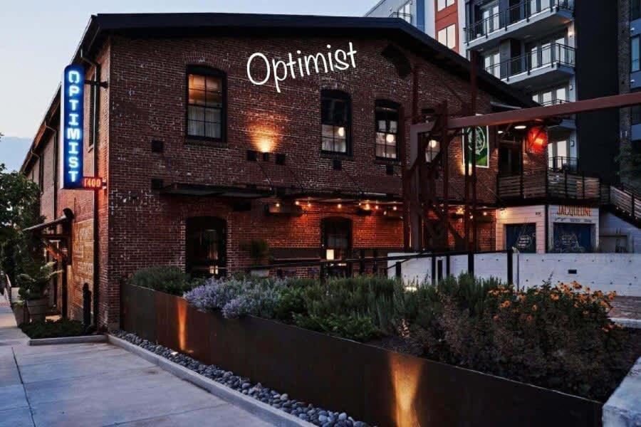 7 Min Drive To Broadway- Walkable Neighborhood *