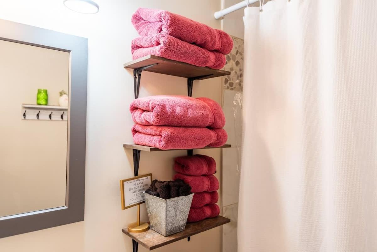 7 Min Drive To Broadway- Walkable Neighborhood *