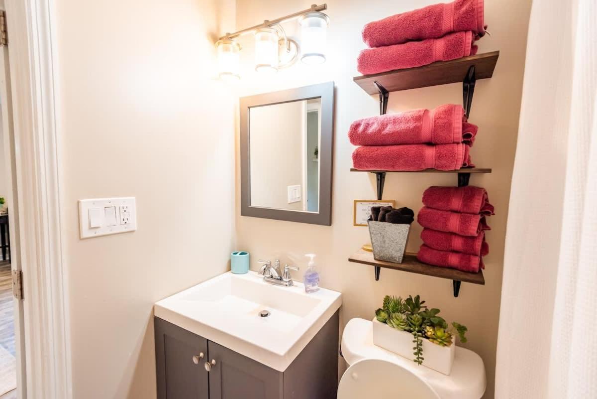 7 Min Drive To Broadway- Walkable Neighborhood Holiday home Nashville