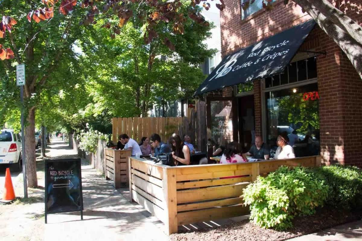 7 Min Drive To Broadway- Walkable Neighborhood *